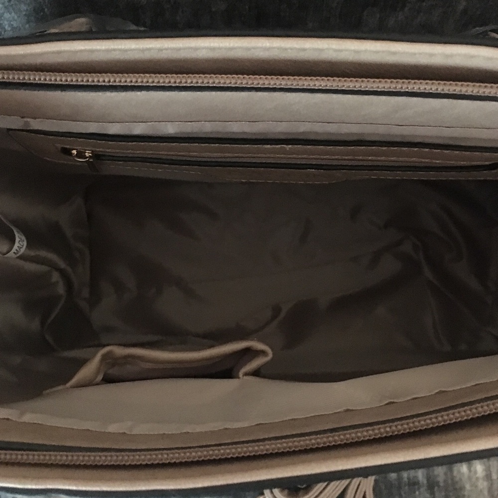 Leather Tote with shoulder strap included - Picture 3 of 6